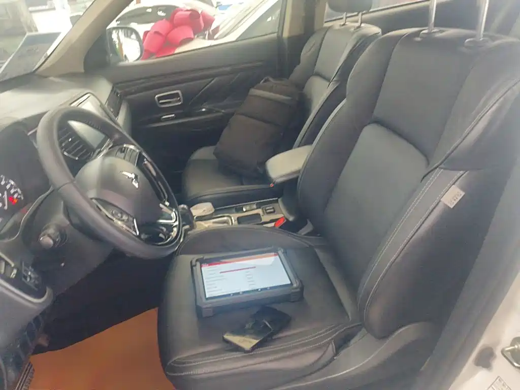 Mitsubishi Outlander — фото 11