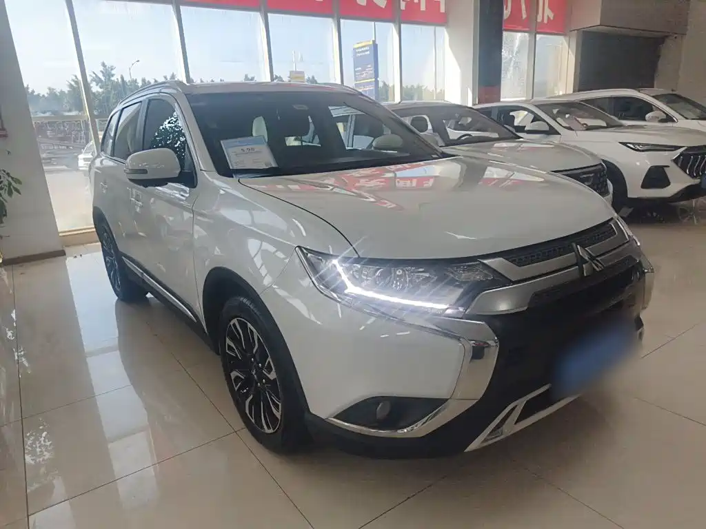 Mitsubishi Outlander — фото 22