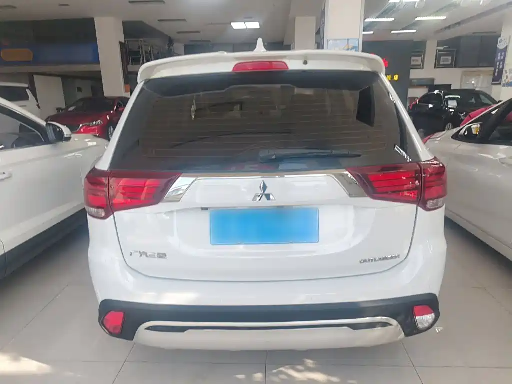 Mitsubishi Outlander — фото 4