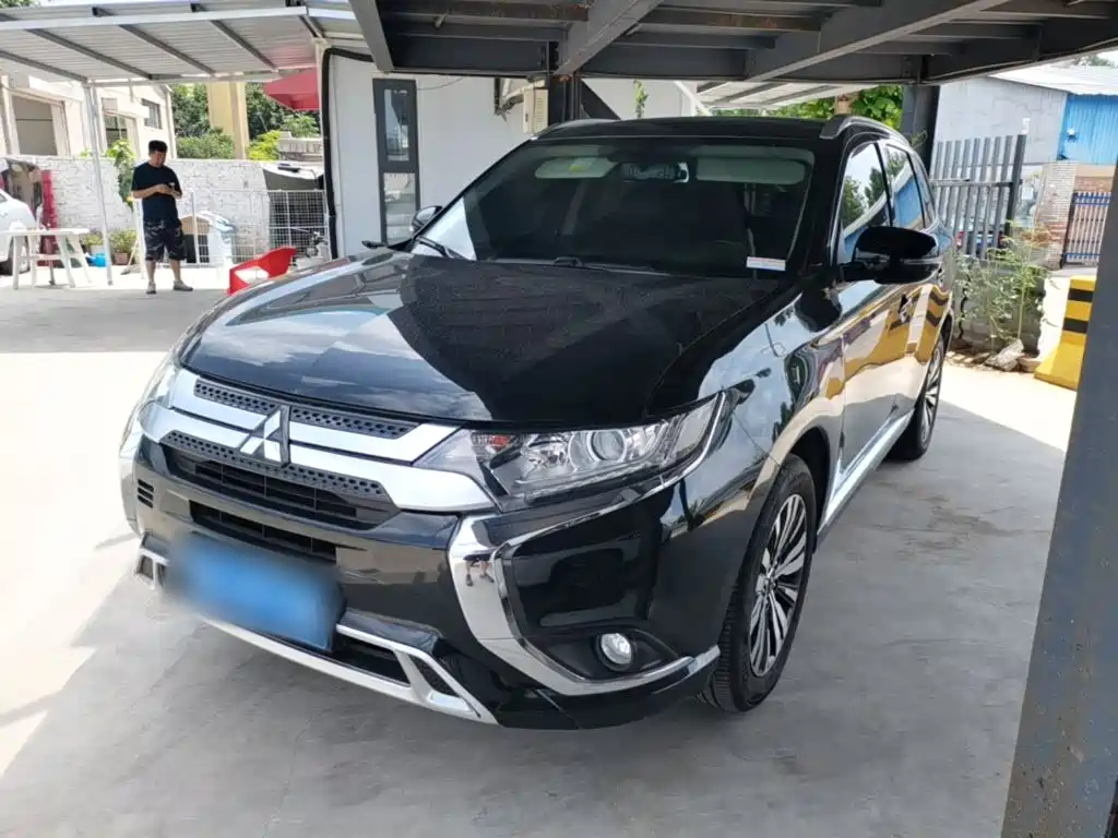 Mitsubishi Outlander — фото 2