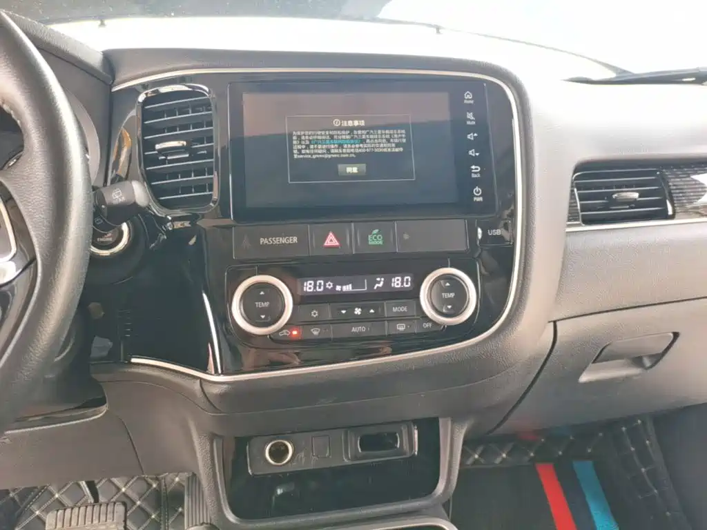 Mitsubishi Outlander — фото 13