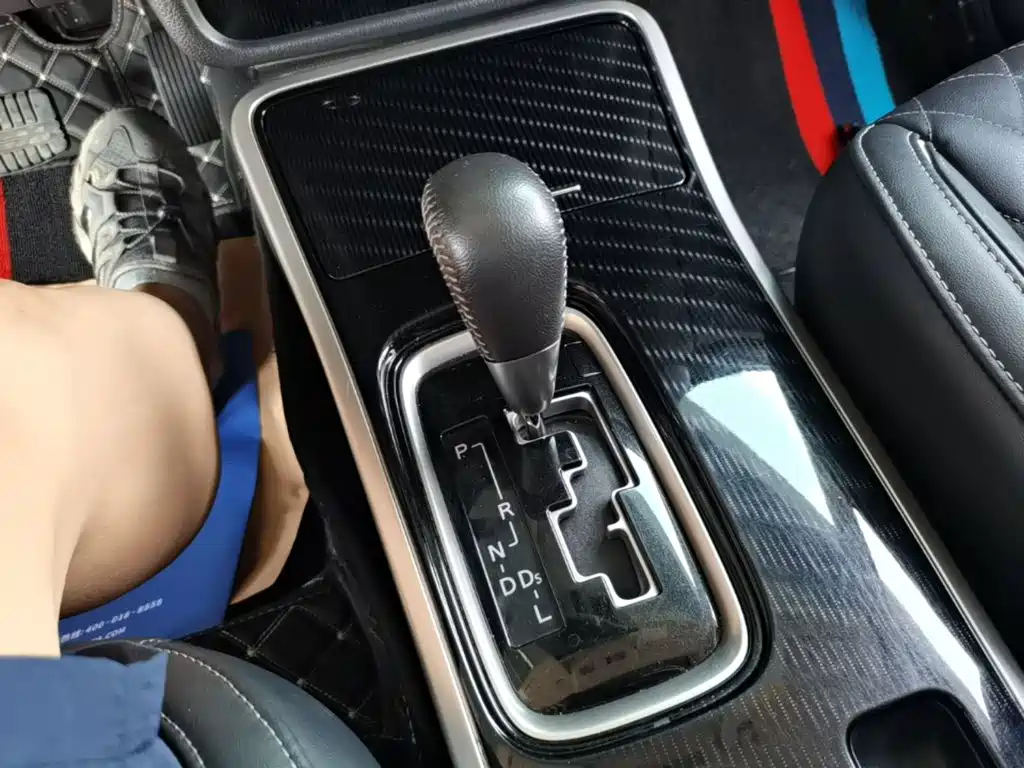 Mitsubishi Outlander — фото 14