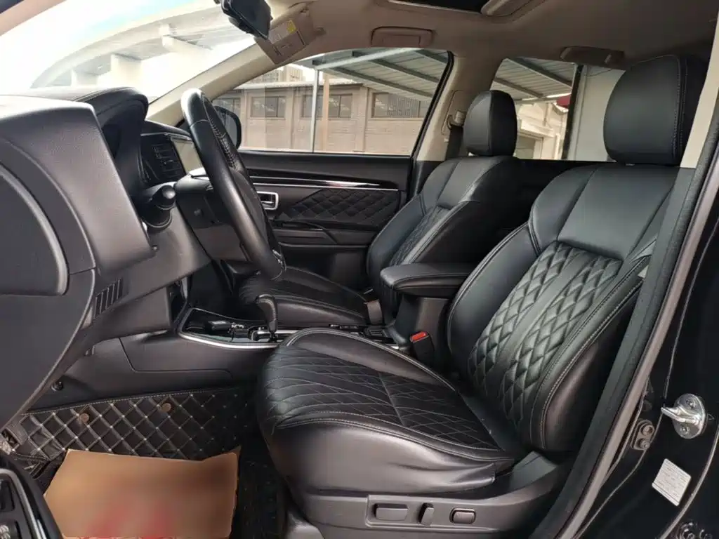 Mitsubishi Outlander — фото 15