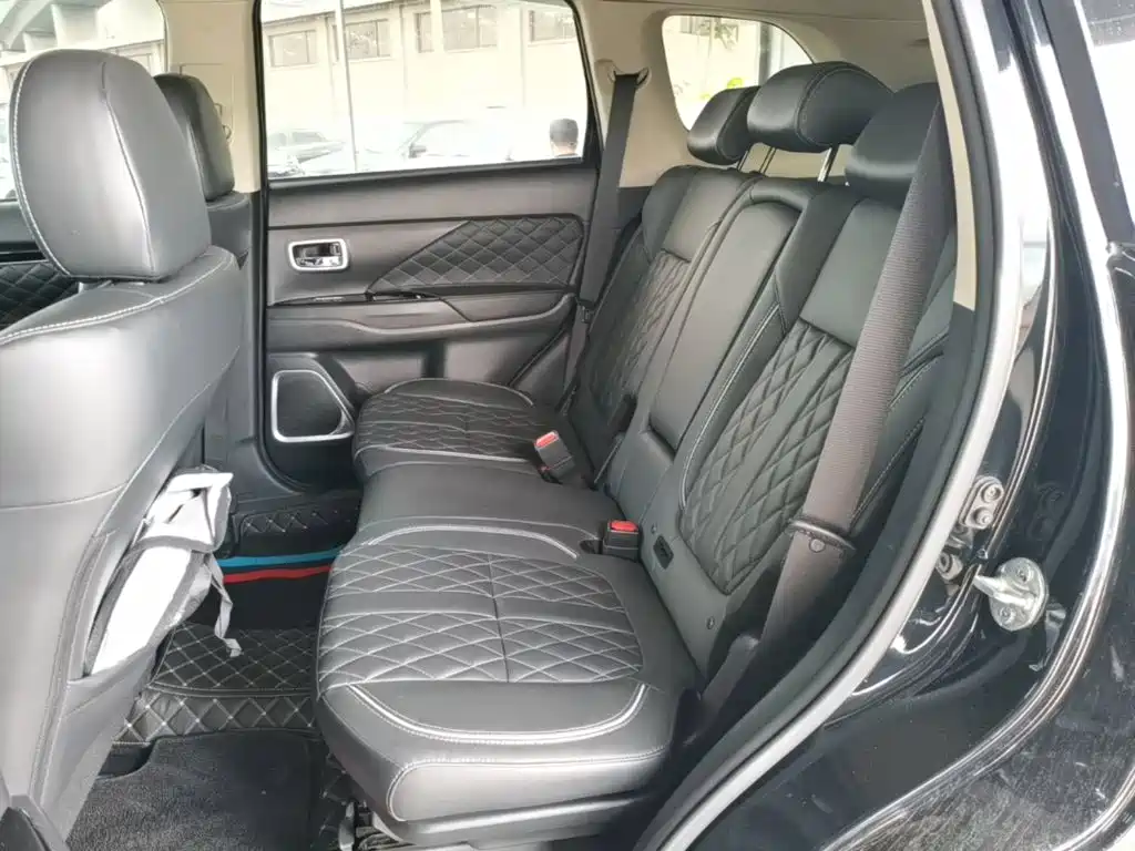 Mitsubishi Outlander — фото 17