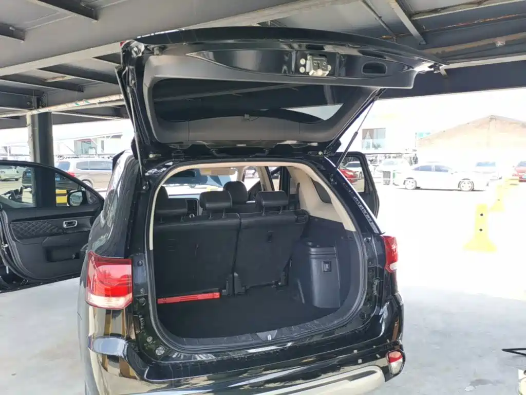 Mitsubishi Outlander — фото 19