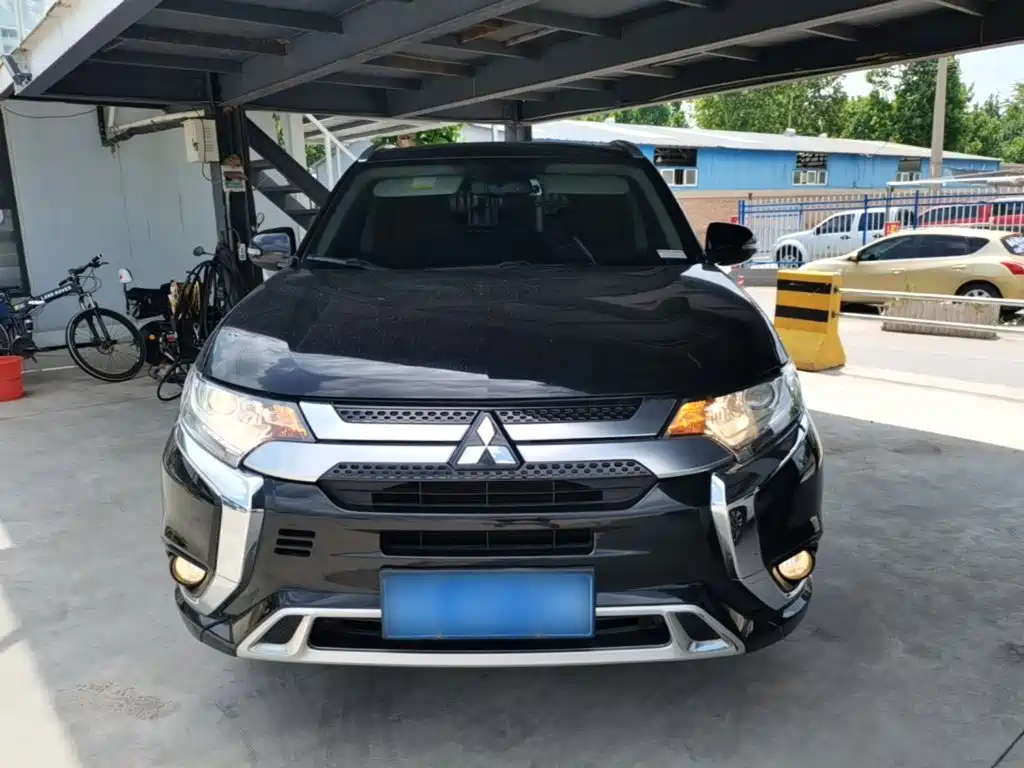 Mitsubishi Outlander — фото 3