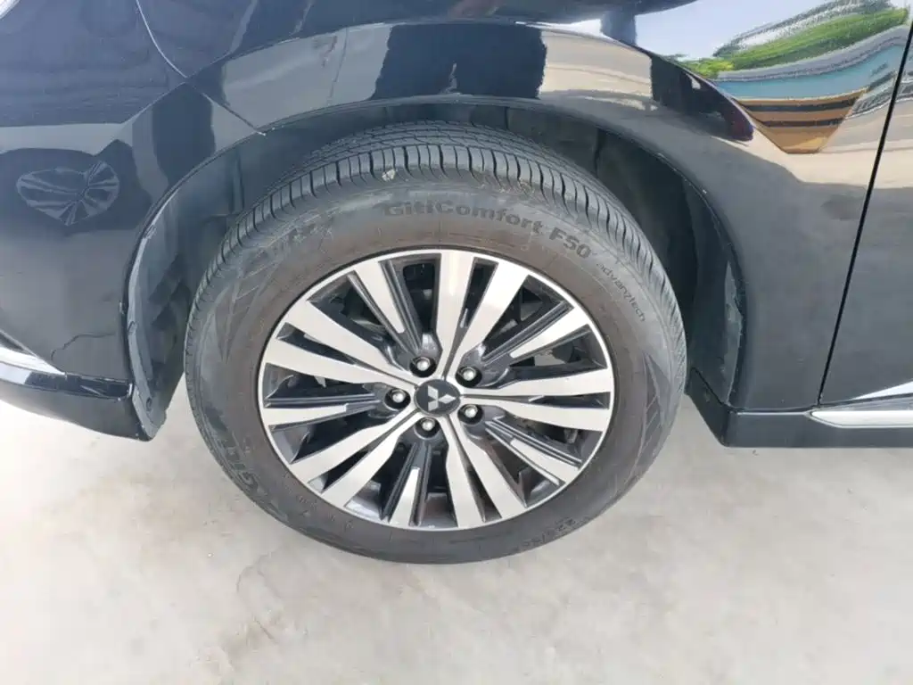 Mitsubishi Outlander — фото 23