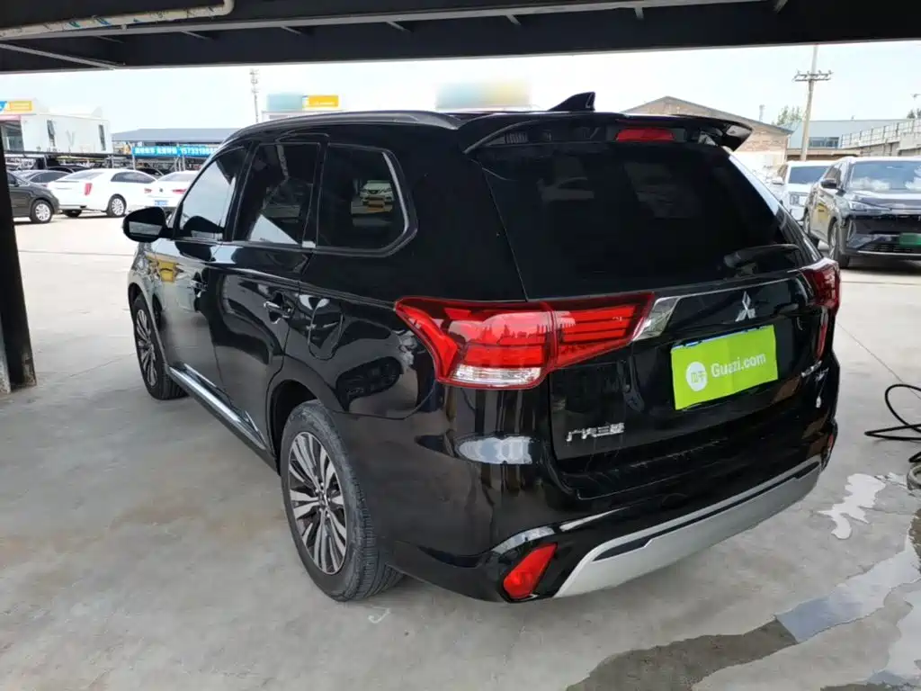Mitsubishi Outlander — фото 5