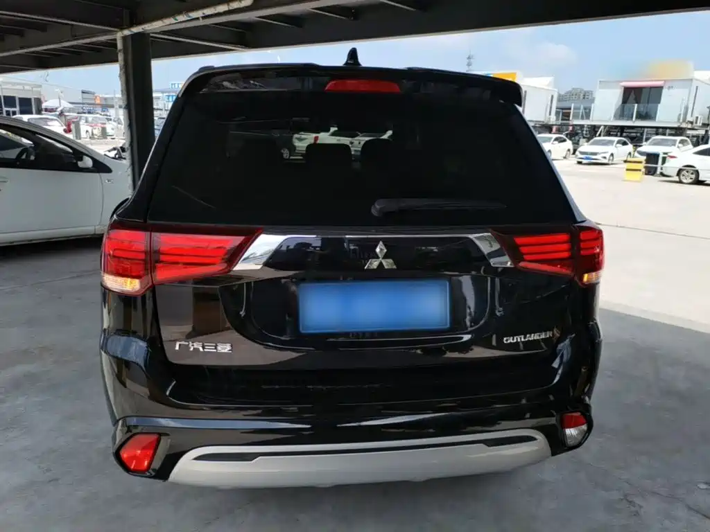 Mitsubishi Outlander — фото 6