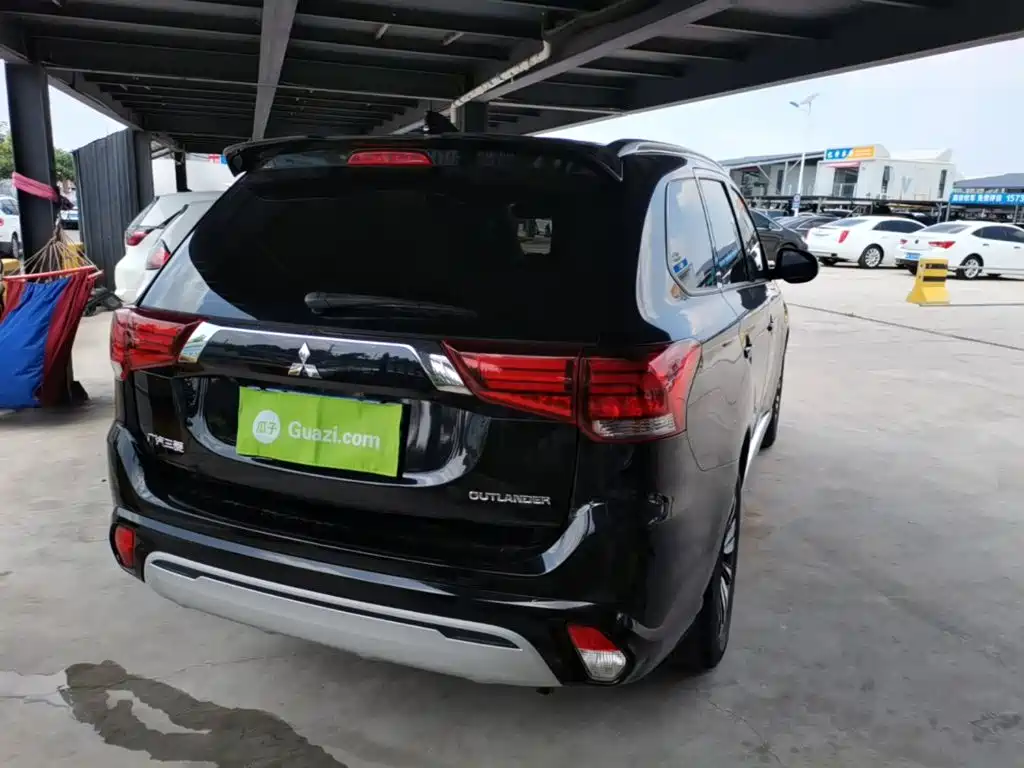Mitsubishi Outlander — фото 7
