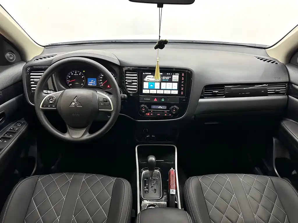Mitsubishi Outlander — фото 13