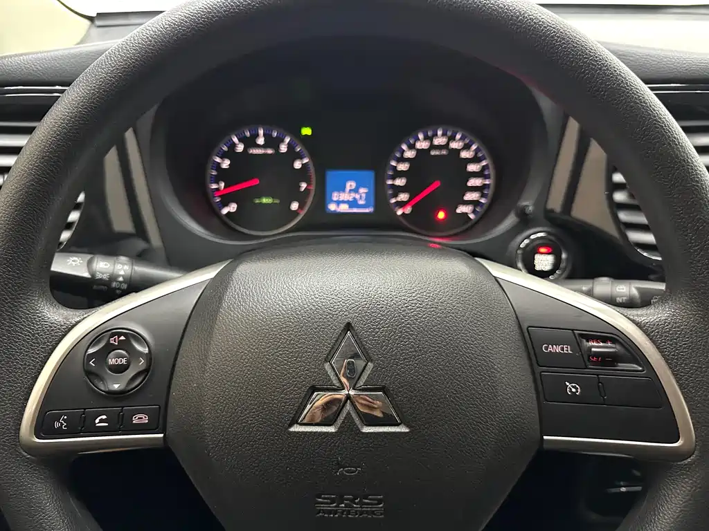 Mitsubishi Outlander — фото 17