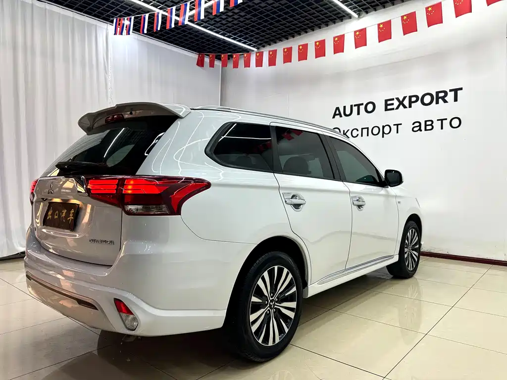 Mitsubishi Outlander — фото 4
