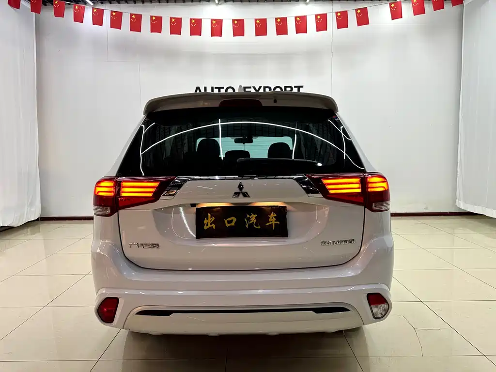 Mitsubishi Outlander — фото 5