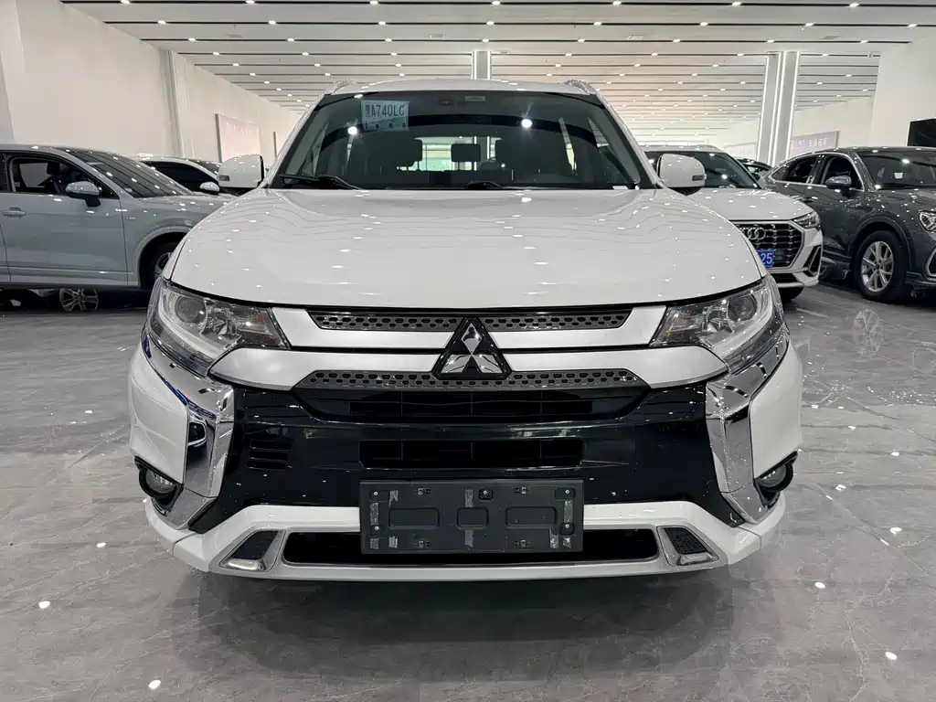 Mitsubishi Outlander — фото 2