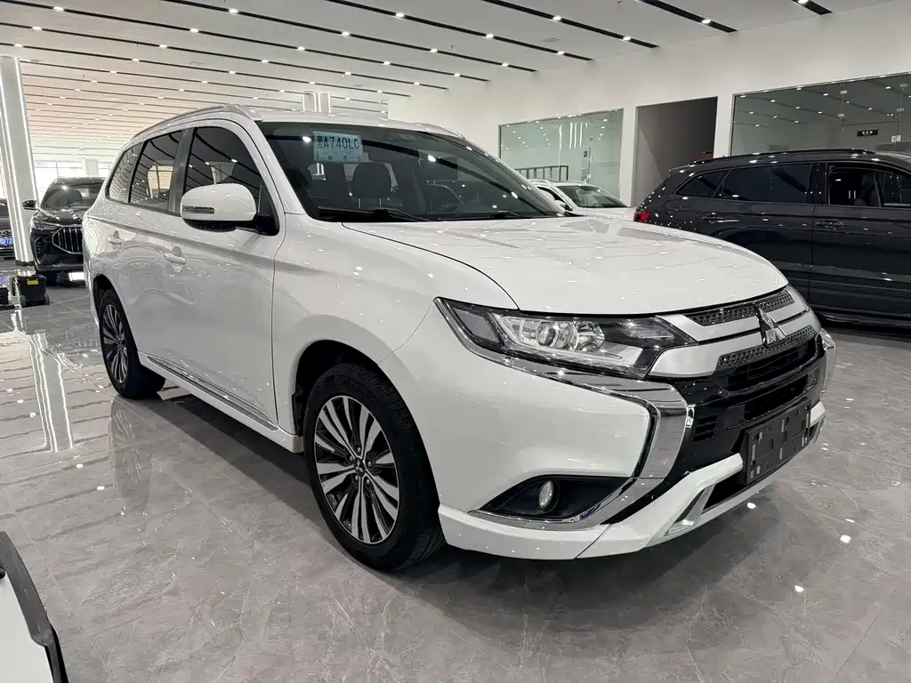 Mitsubishi Outlander — фото 3