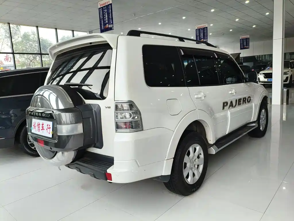 Mitsubishi Pajero (Import) — фото 4