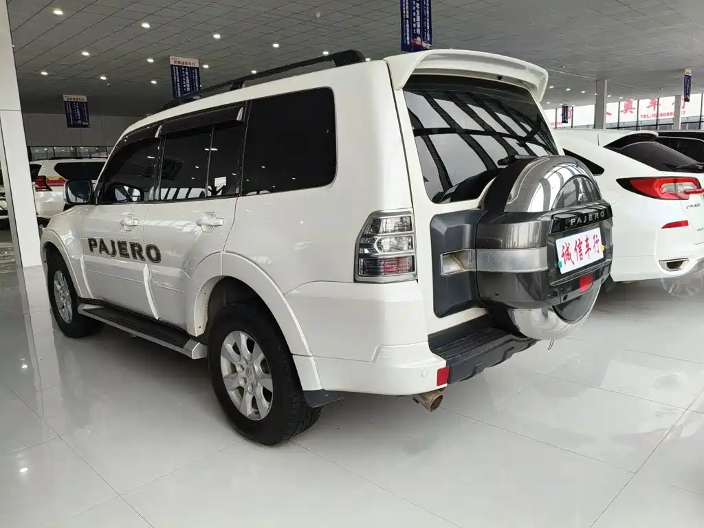 Mitsubishi Pajero (Import) — фото 5
