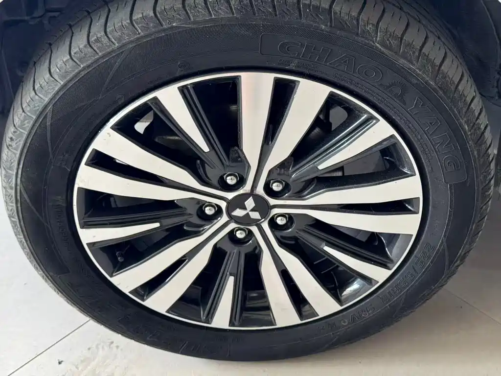 Mitsubishi Outlander — фото 3