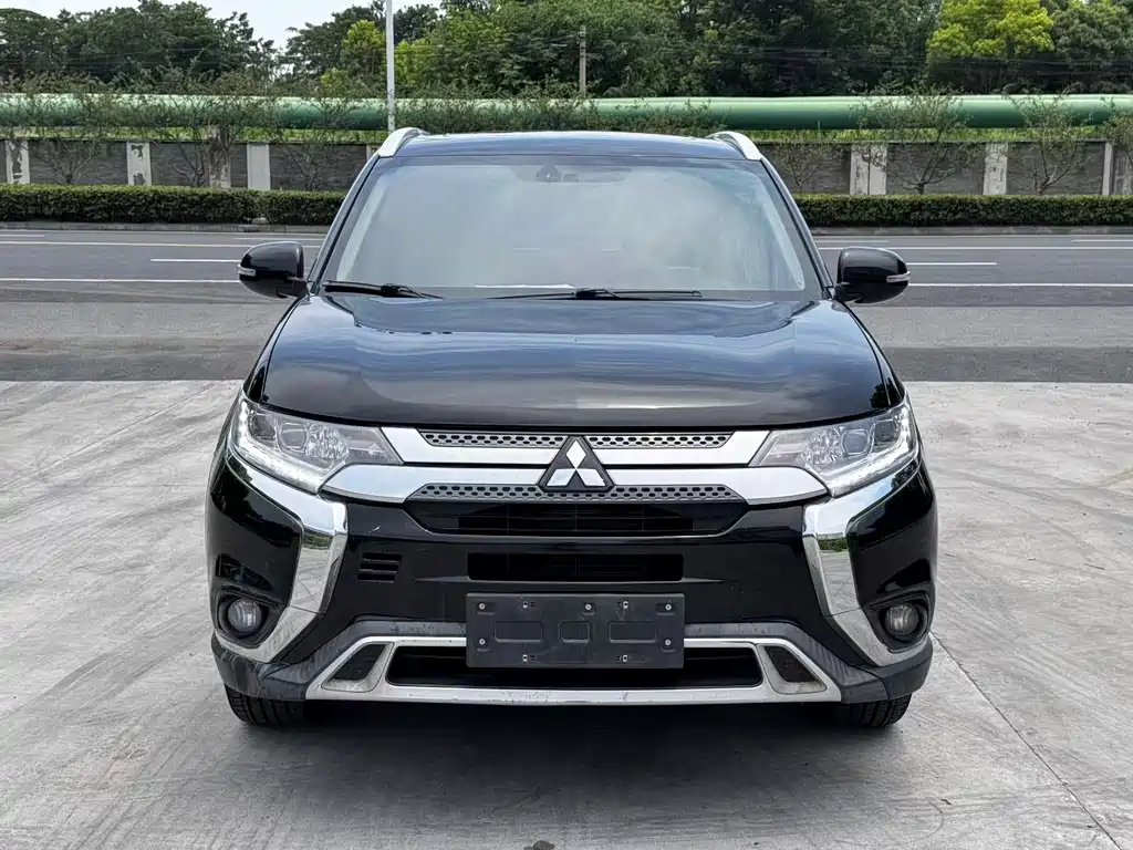 Mitsubishi Outlander — фото 2