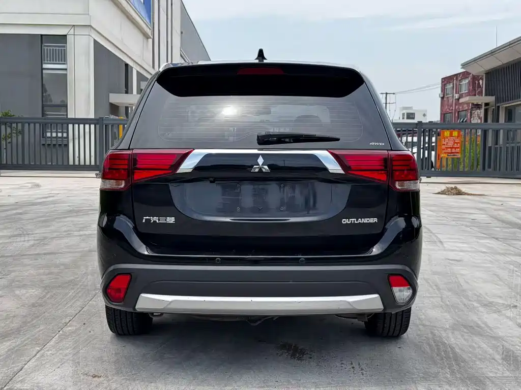 Mitsubishi Outlander — фото 8
