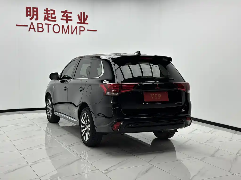 Mitsubishi Outlander — фото 8