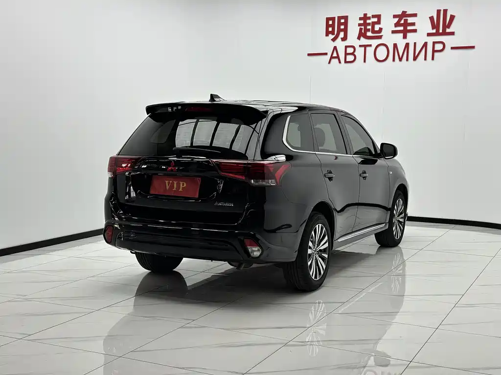 Mitsubishi Outlander — фото 9