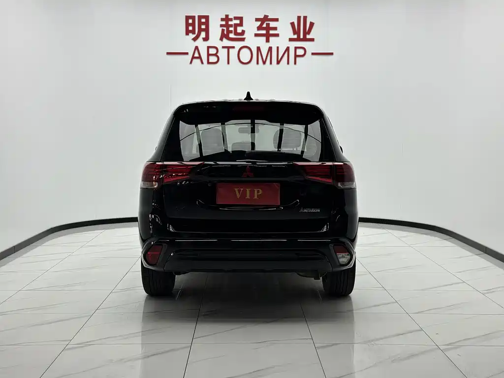 Mitsubishi Outlander — фото 10