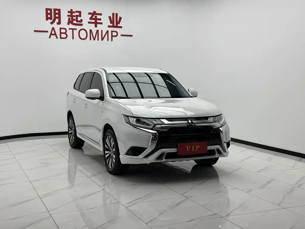 Mitsubishi Outlander — фото 3