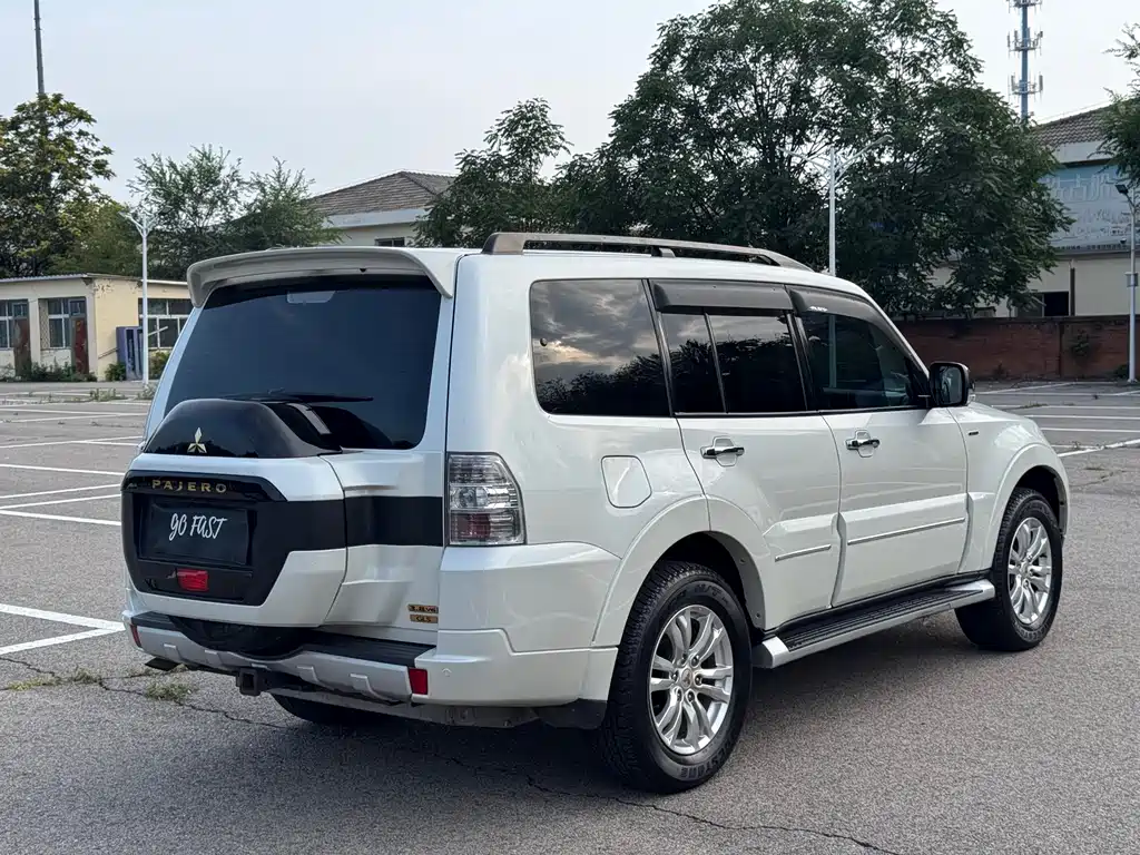 Mitsubishi Pajero (Import) — фото 6
