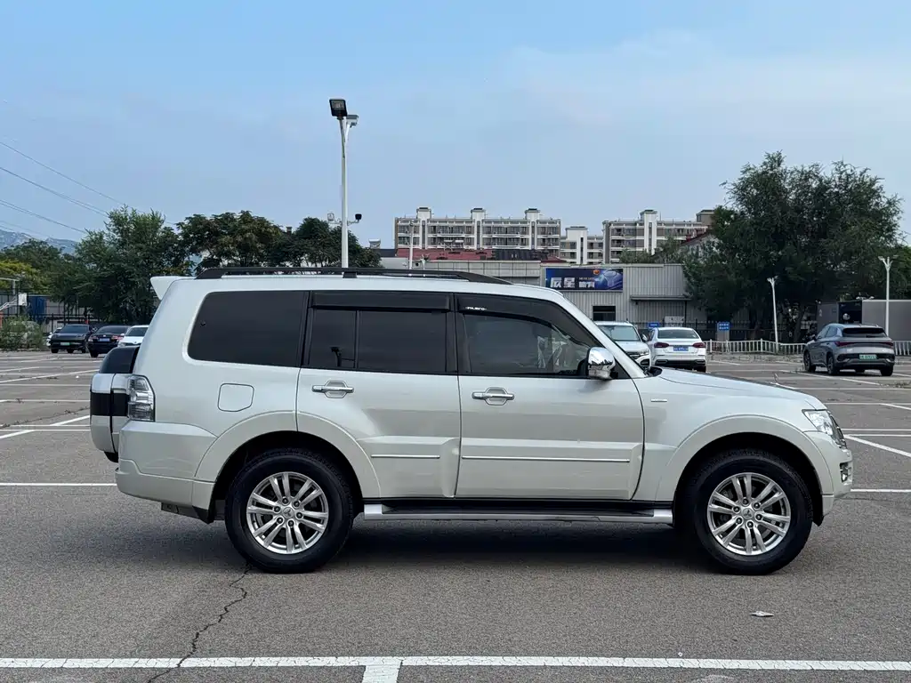 Mitsubishi Pajero (Import) — фото 8