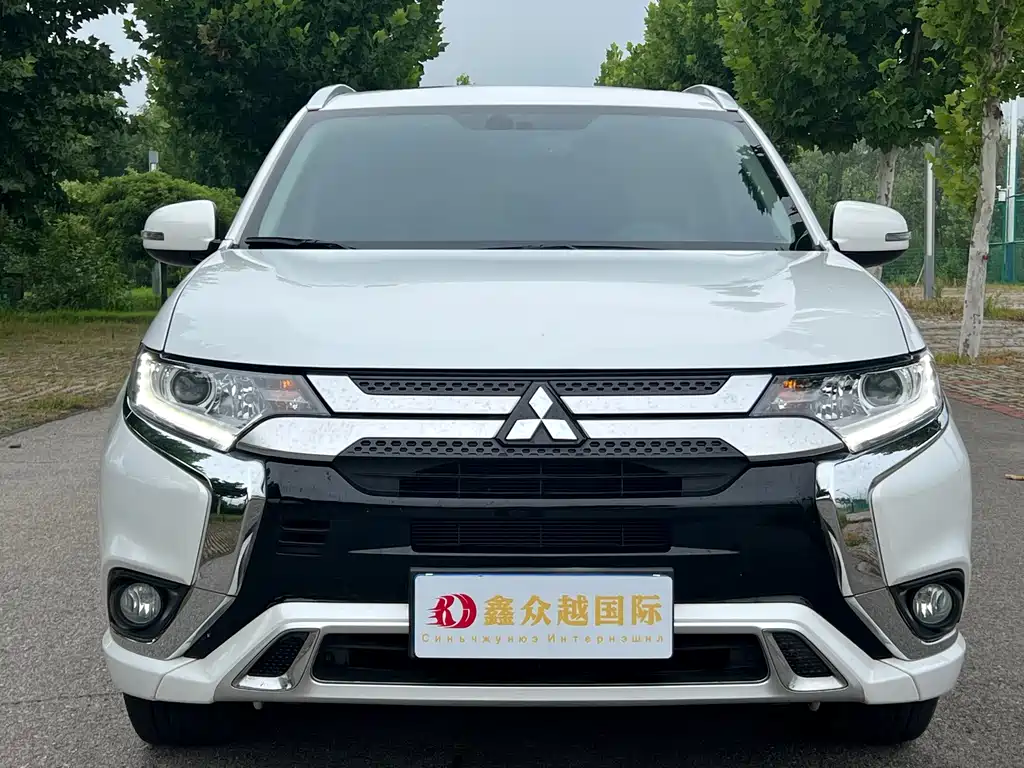 Mitsubishi Outlander — фото 2