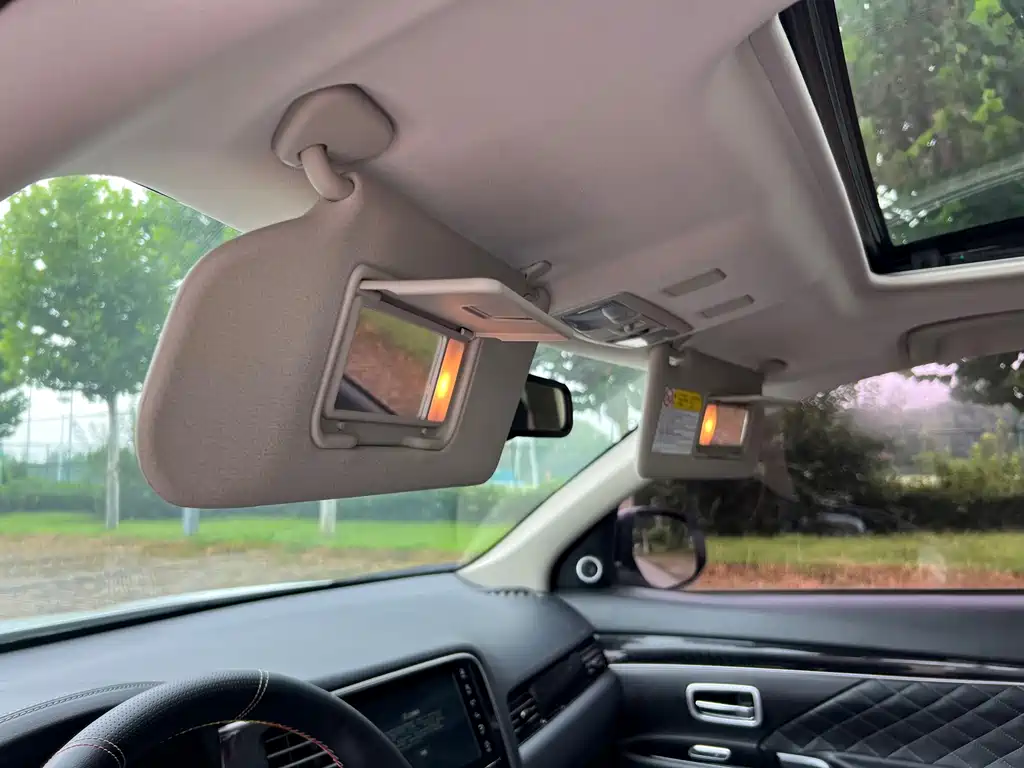 Mitsubishi Outlander — фото 15