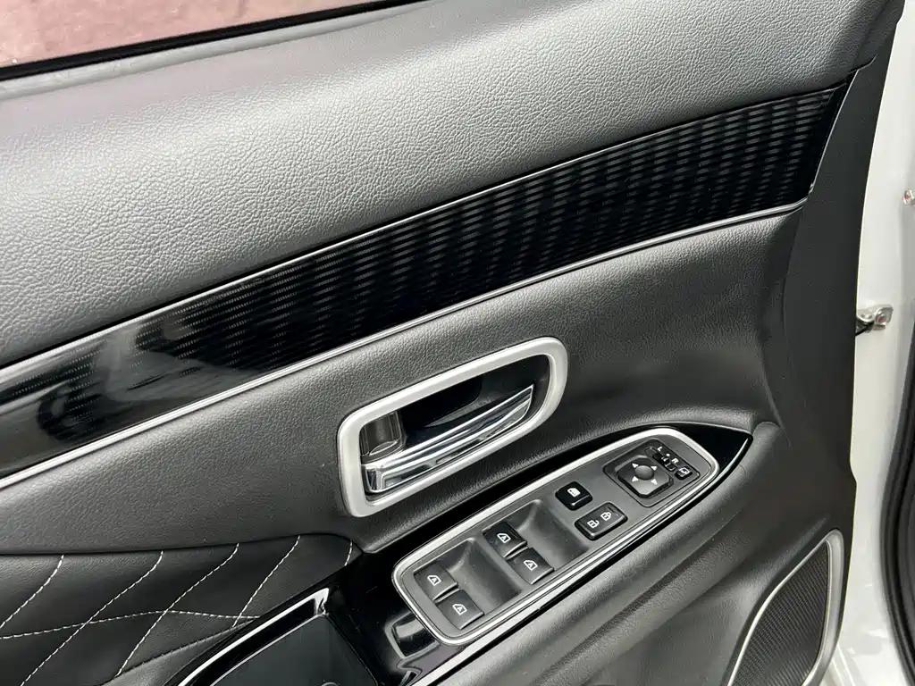 Mitsubishi Outlander — фото 19
