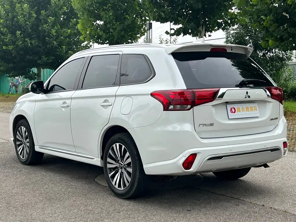 Mitsubishi Outlander — фото 6