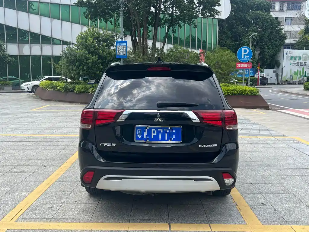 Mitsubishi Outlander — фото 4