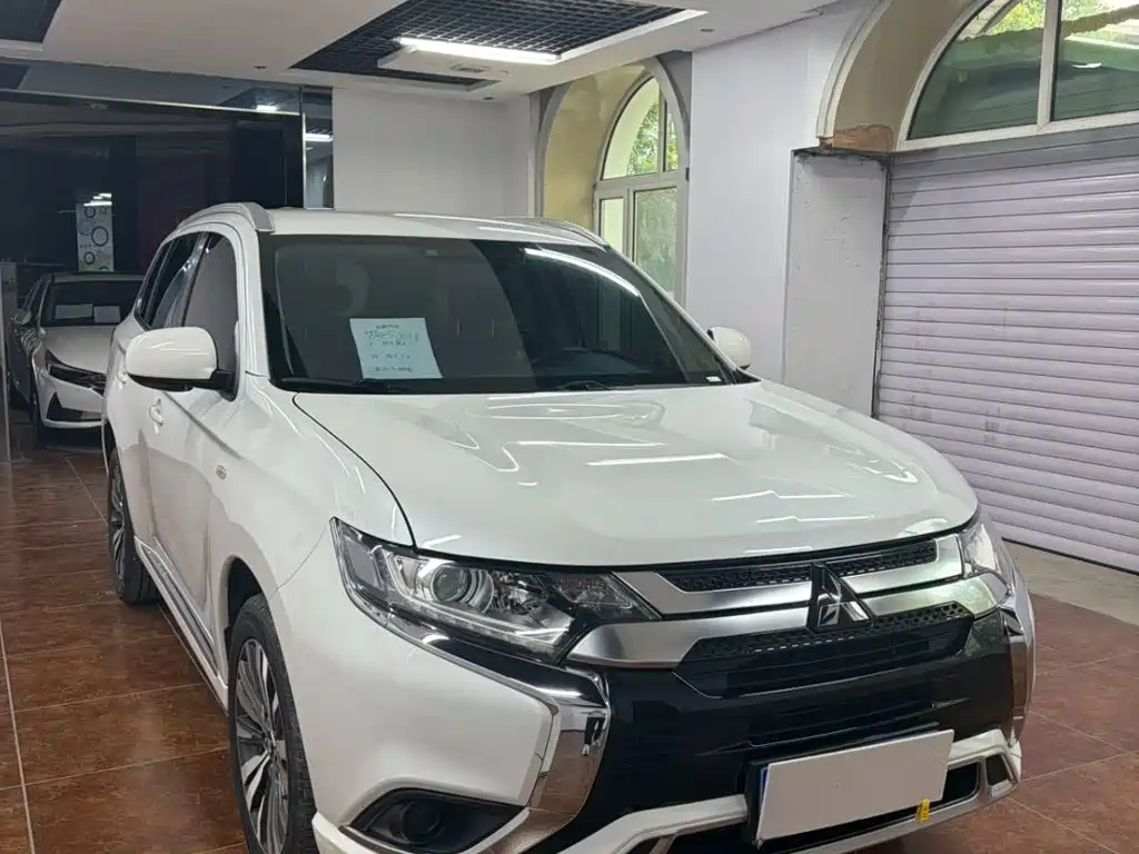 Mitsubishi Outlander — фото 3