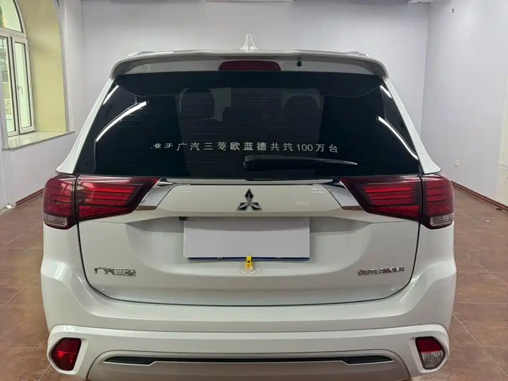 Mitsubishi Outlander — фото 5
