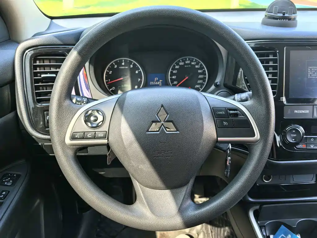 Mitsubishi Outlander — фото 9