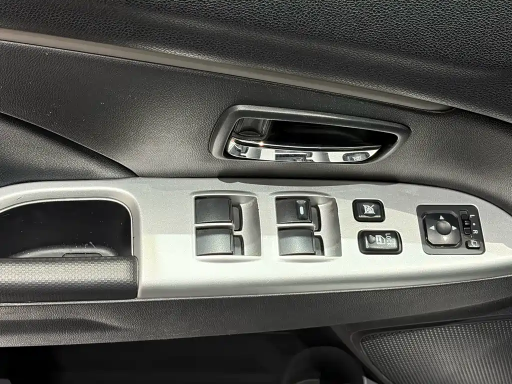 Mitsubishi ASX — фото 8
