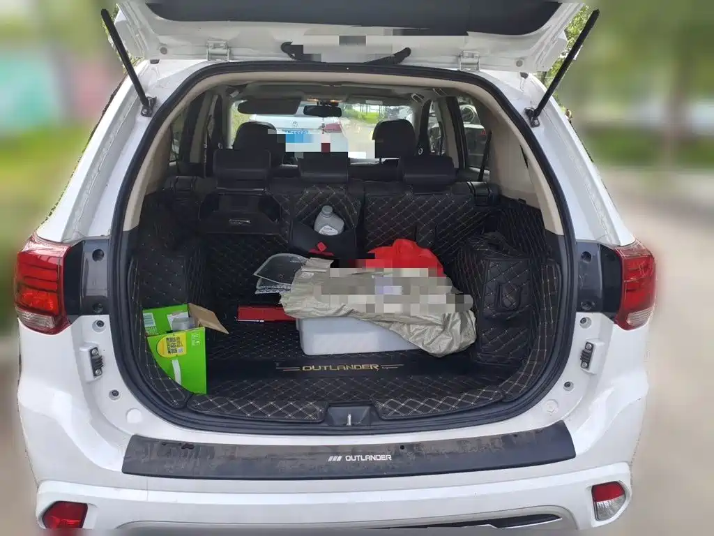 Mitsubishi Outlander — фото 10