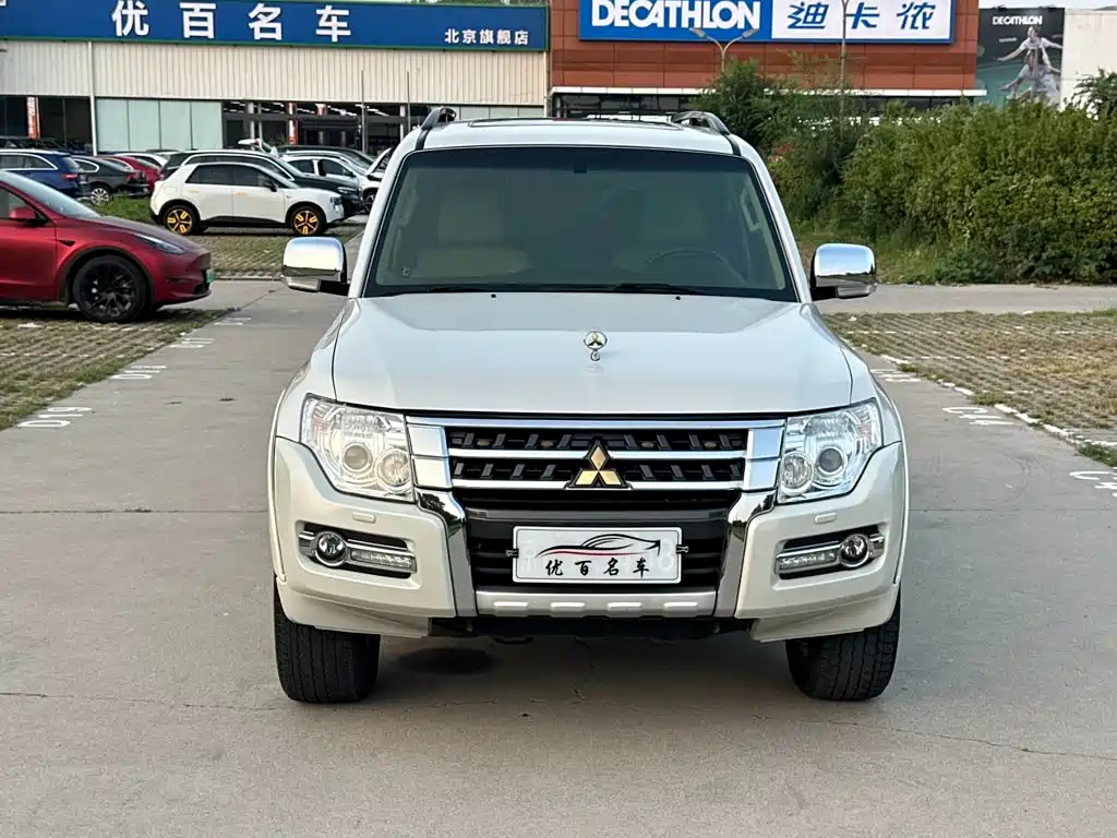 Mitsubishi Pajero (Import) — фото 2