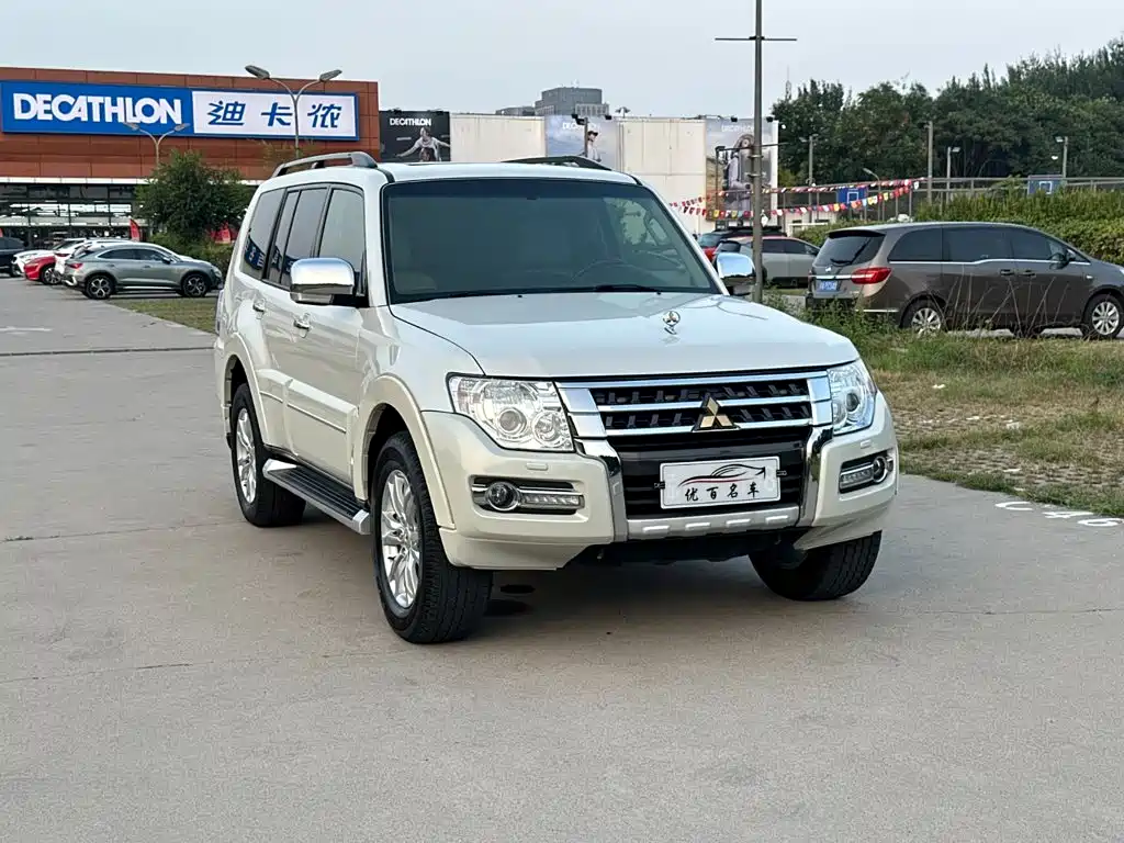 Mitsubishi Pajero (Import) — фото 3