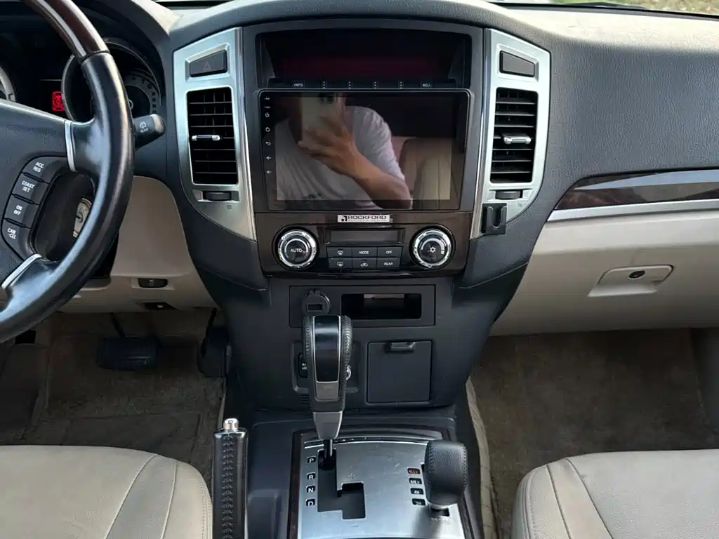 Mitsubishi Pajero (Import) — фото 22