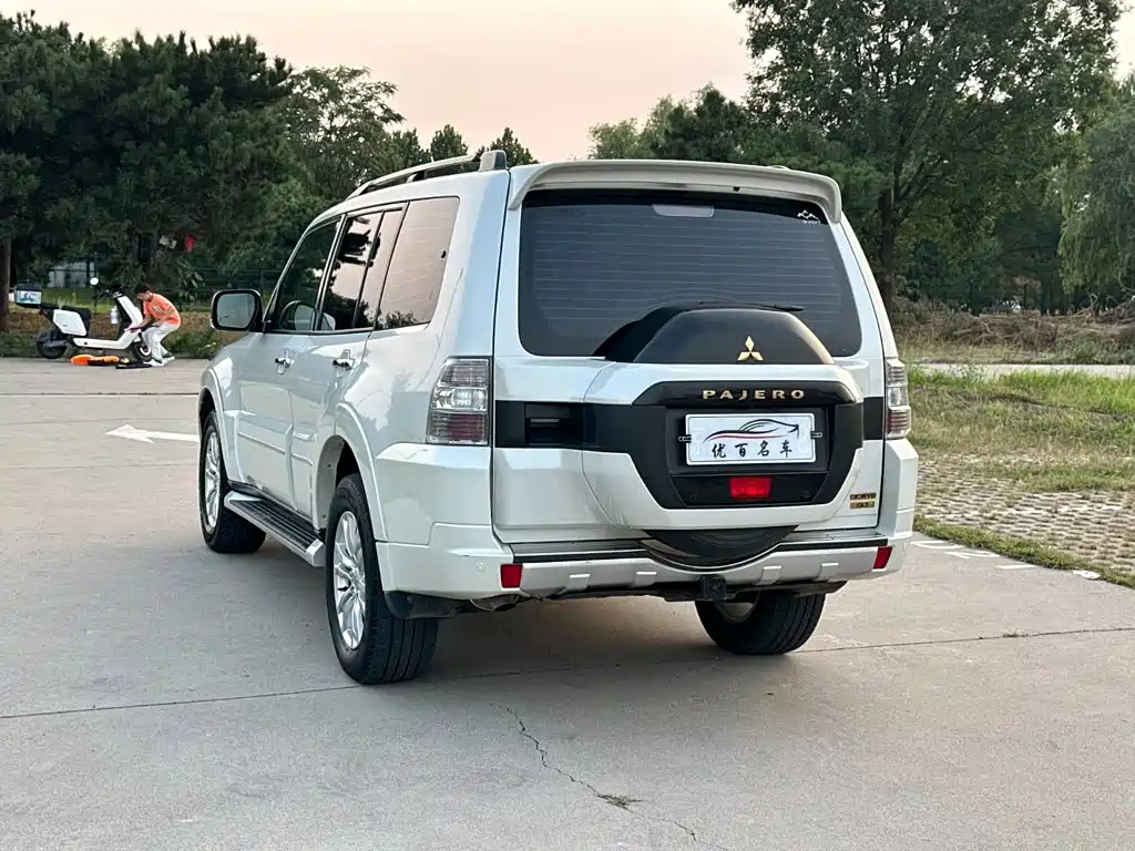 Mitsubishi Pajero (Import) — фото 4