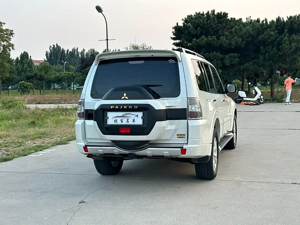 Mitsubishi Pajero (Import) — фото 6