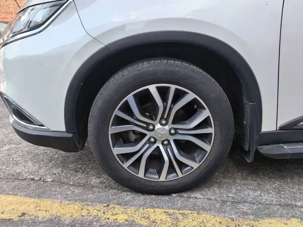 Mitsubishi Outlander — фото 23