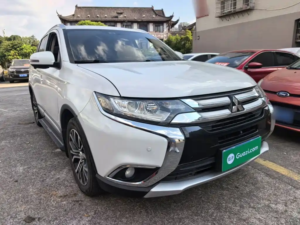 Mitsubishi Outlander — фото 4