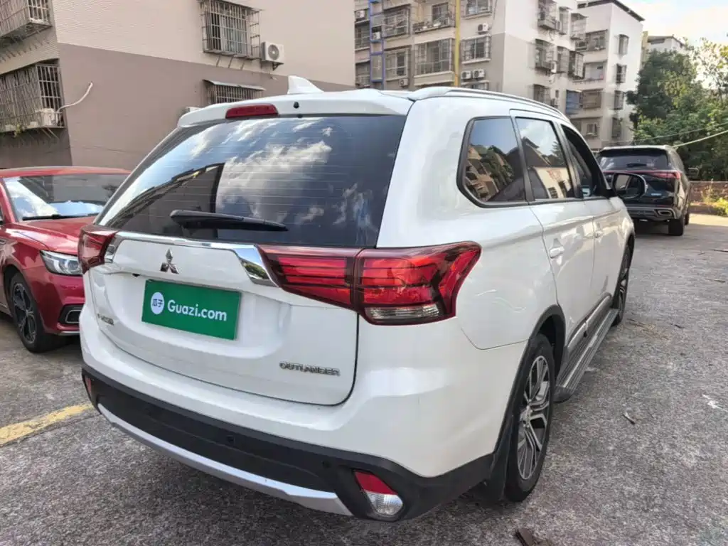 Mitsubishi Outlander — фото 7