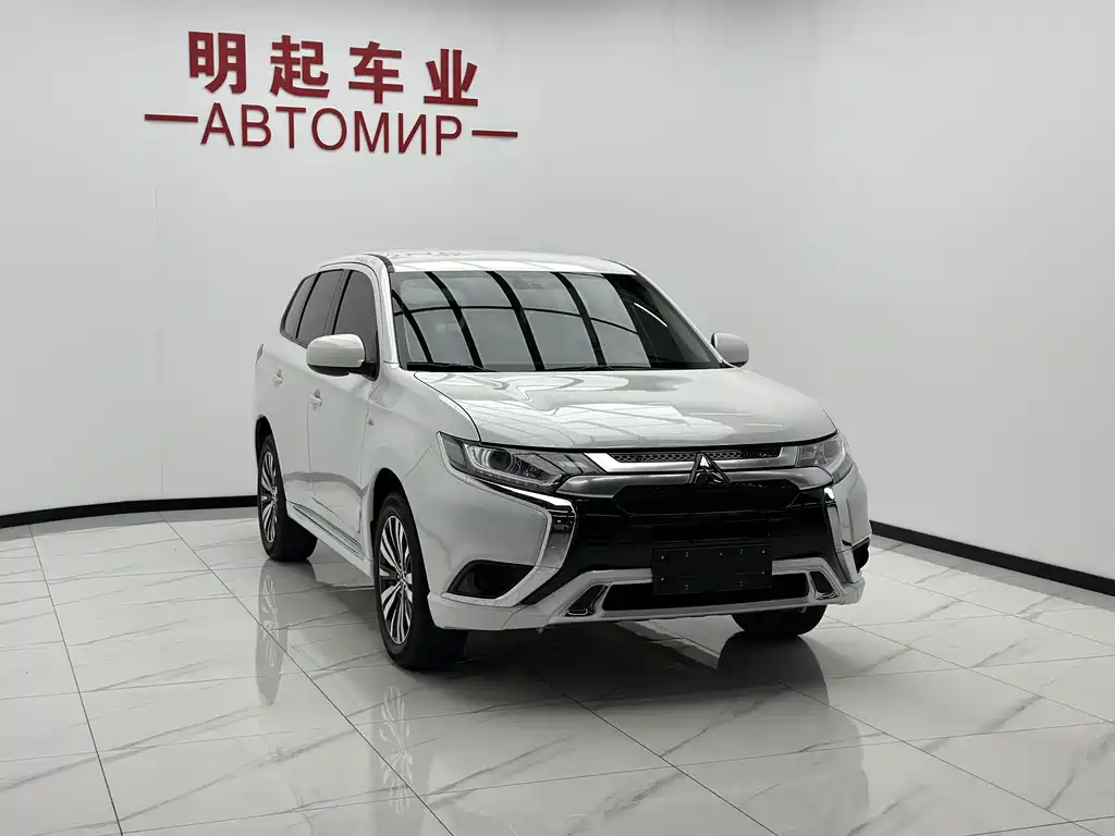 Mitsubishi Outlander — фото 3